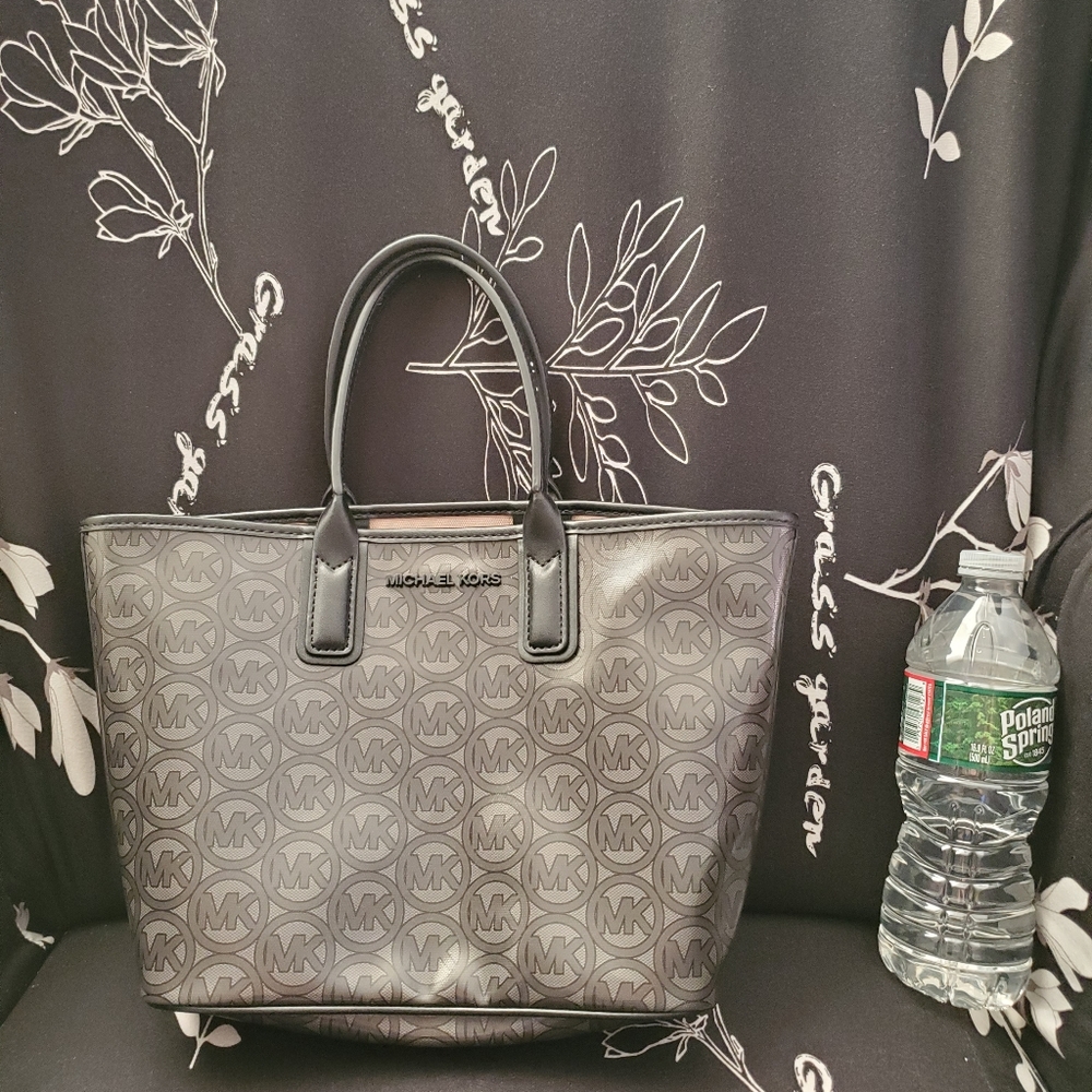 michael kors tote.New
